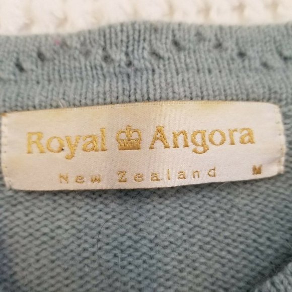Fuzzy Royal Angora New Zealand Blue Lambswool - Picture 8 of 10